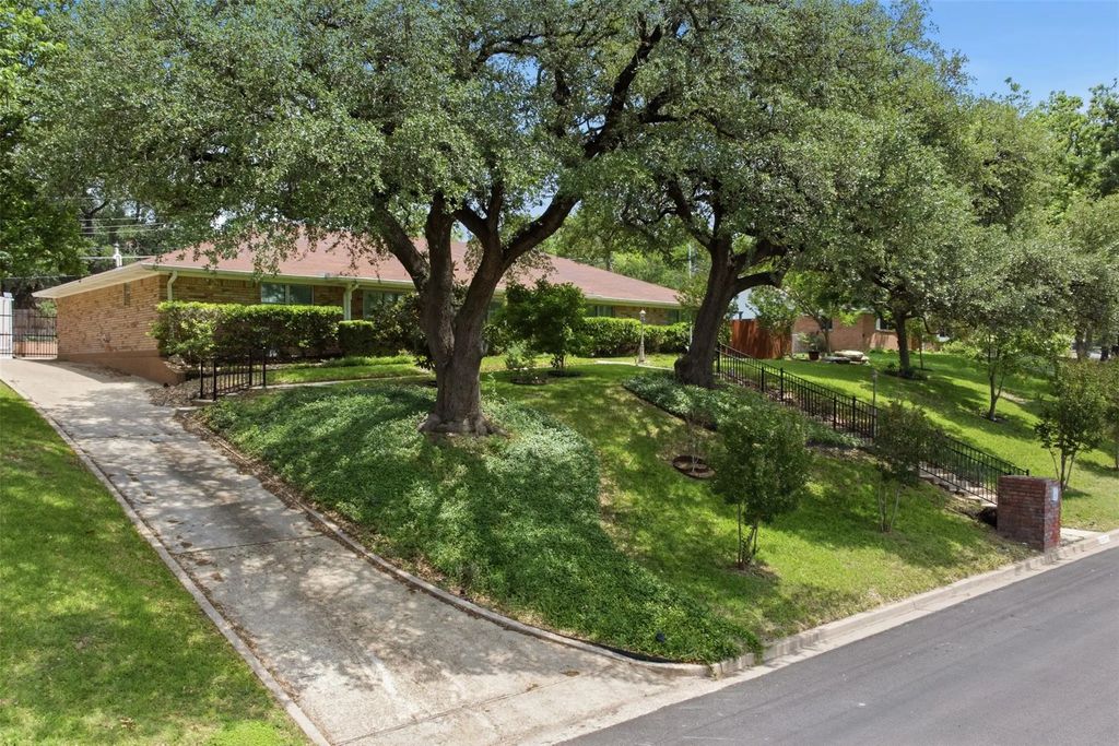 1209 Southwood Drive, Woodway