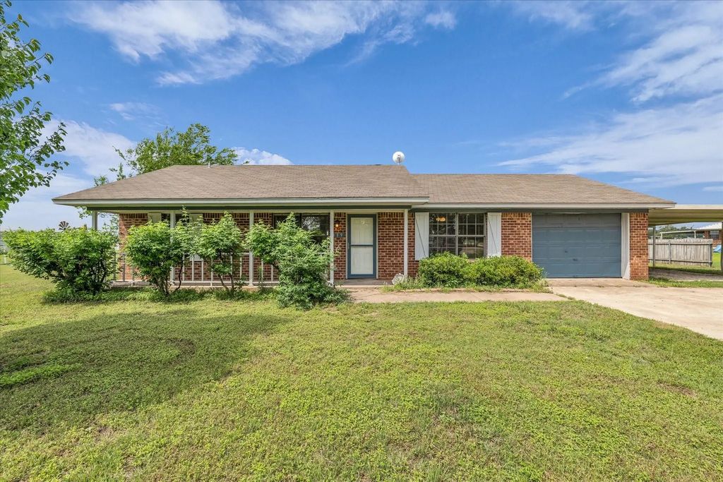 339 S Pleasant Hill Road, Axtell