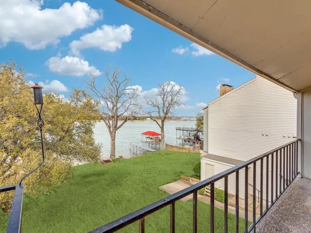 390 Driftwood Court 3b, Azle