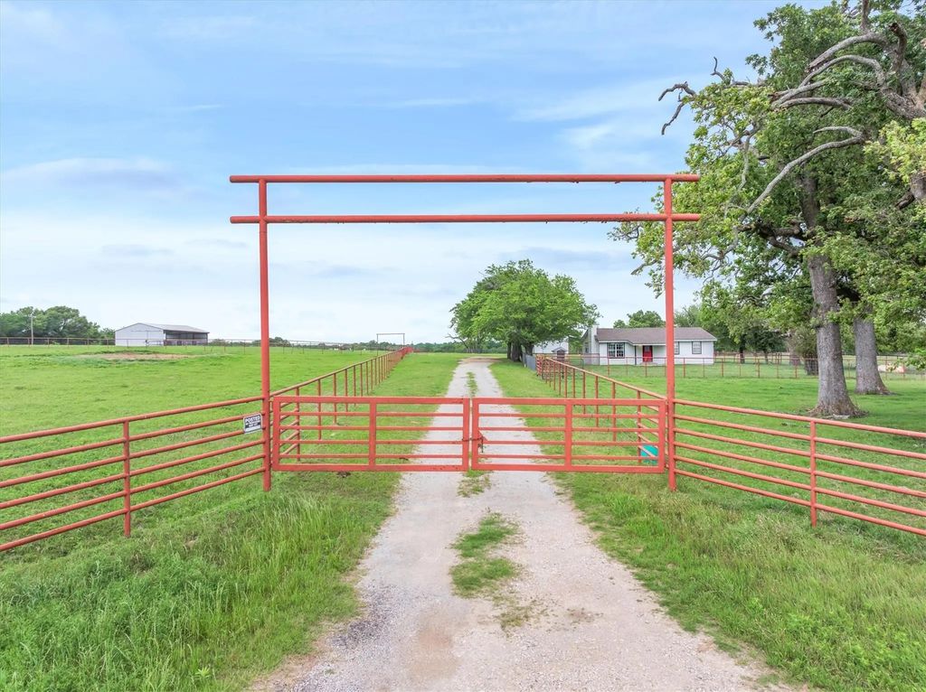 10266 County Road 1200, Athens