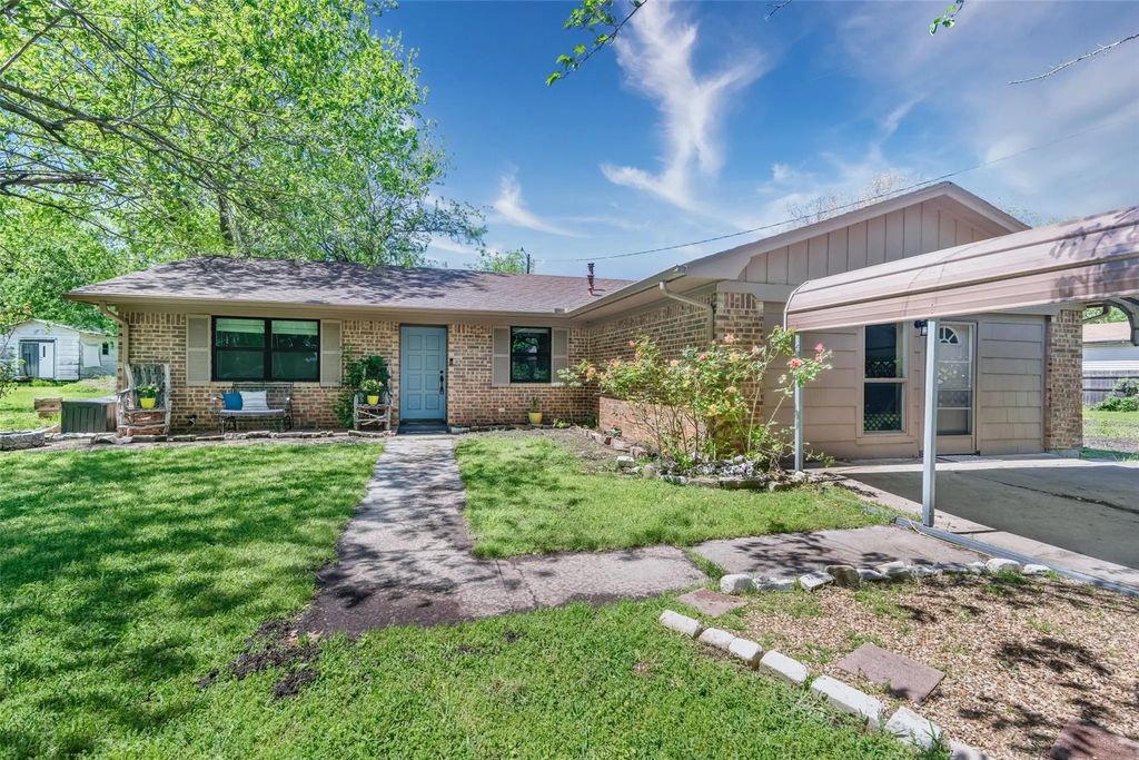 832 Cherry Street, Wolfe City