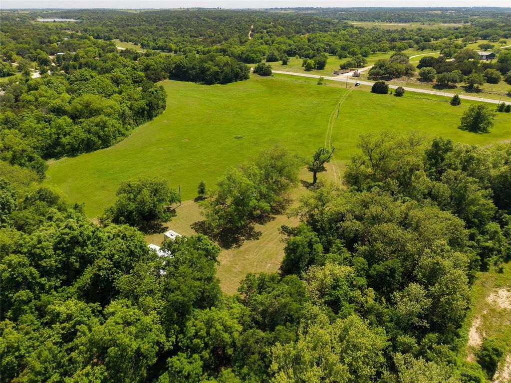8112 Lipan Highway, Lipan