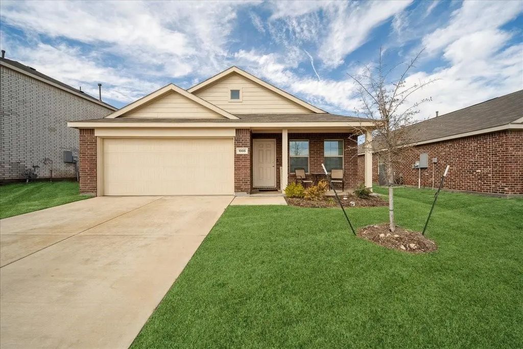1005 Crestview Drive, Hutchins