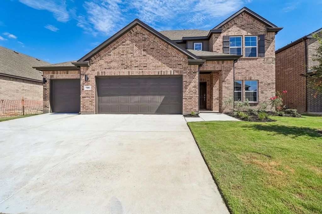 709 Vineyard Way, Forney