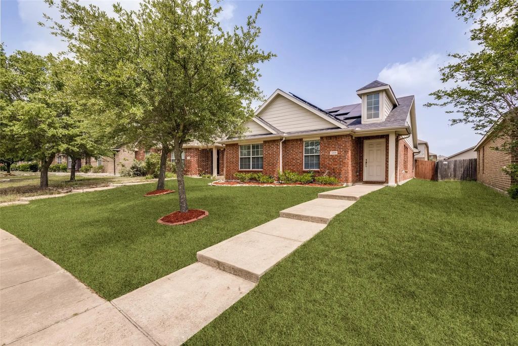 1308 Honeywood Lane, Royse City