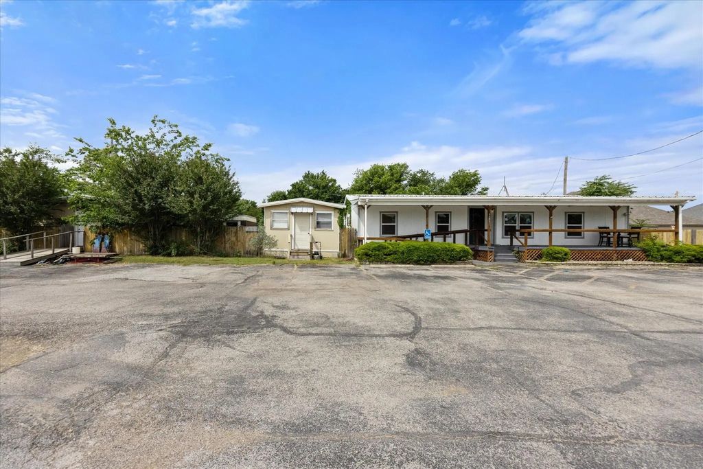 1401 Ne Barnard Street, Glen Rose