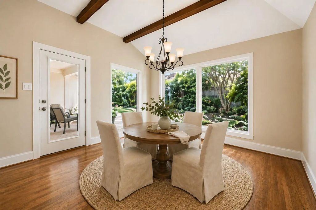 15 Center Court, Heath