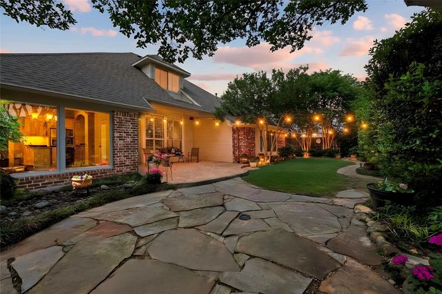 15 Center Court, Heath