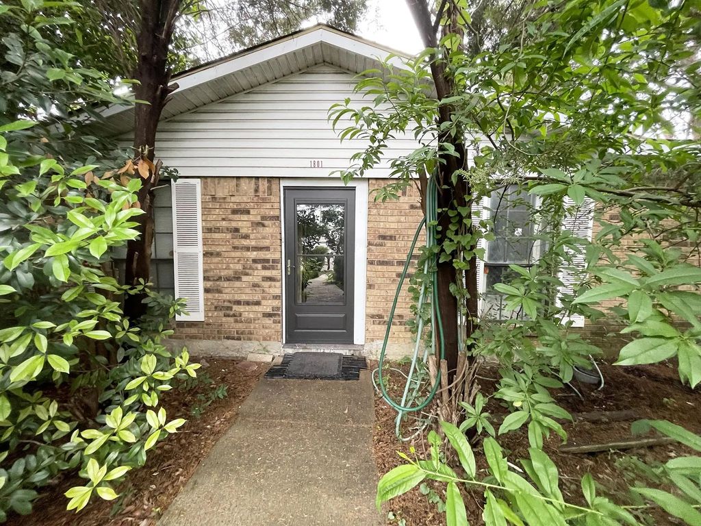 1801 Vine Drive, Garland