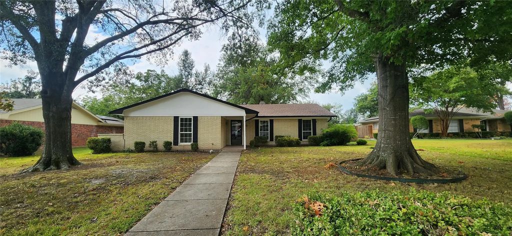 2821 Windy Drive, Commerce