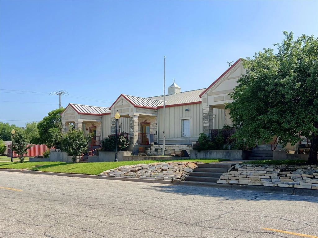 1106 Travis, Wichita Falls