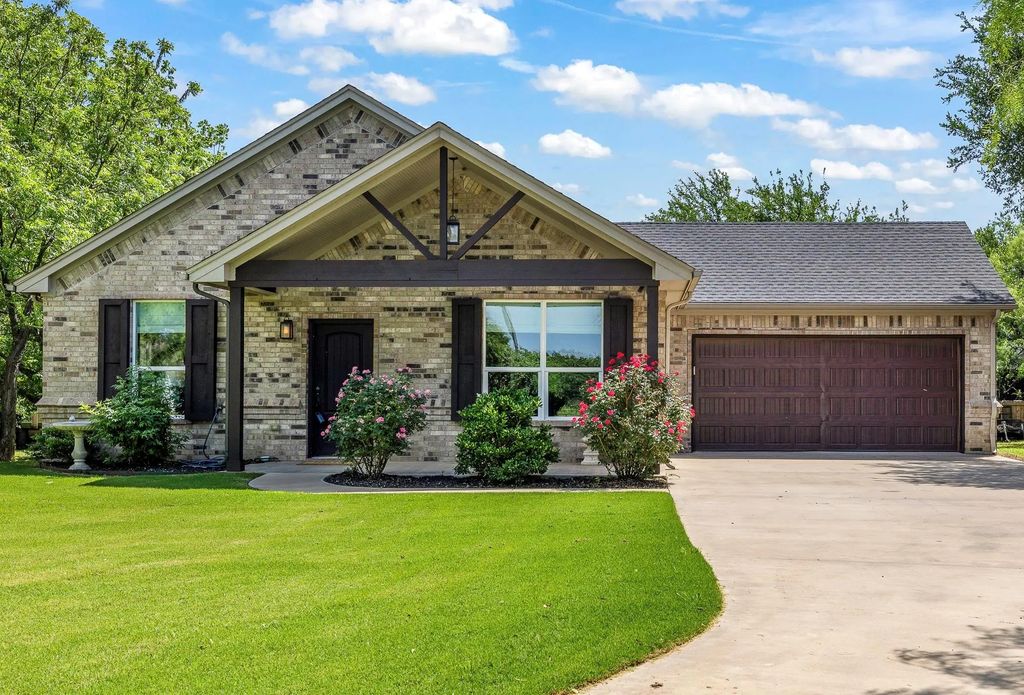 2513 Christine Drive, Granbury