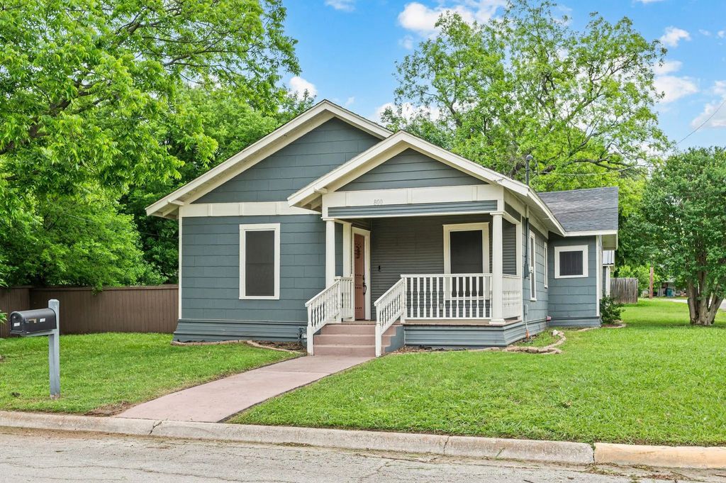 800 N Clements Street, Gainesville
