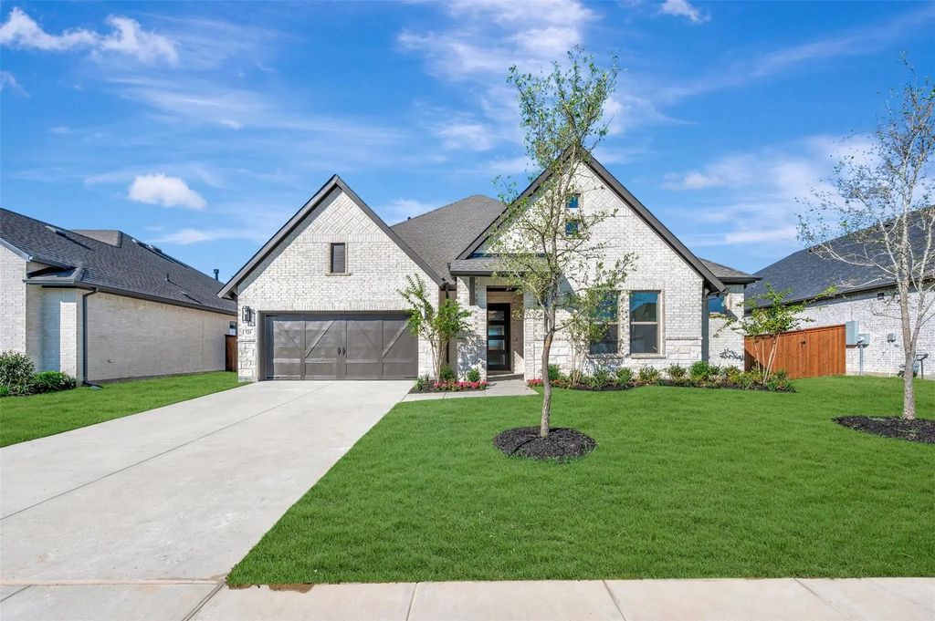 725 Shinnery Oak Way, Waxahachie