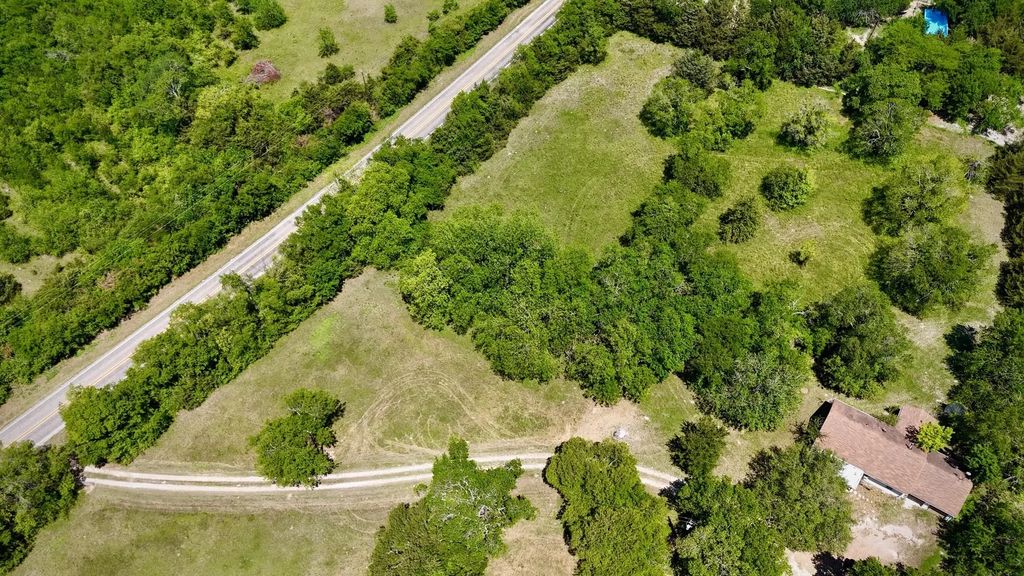 3392 Fm 896, Leonard