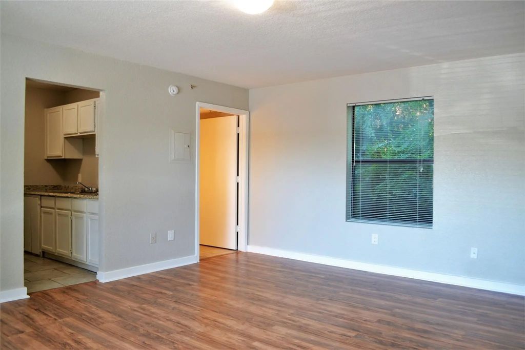 701 W Sycamore Street 305, Denton