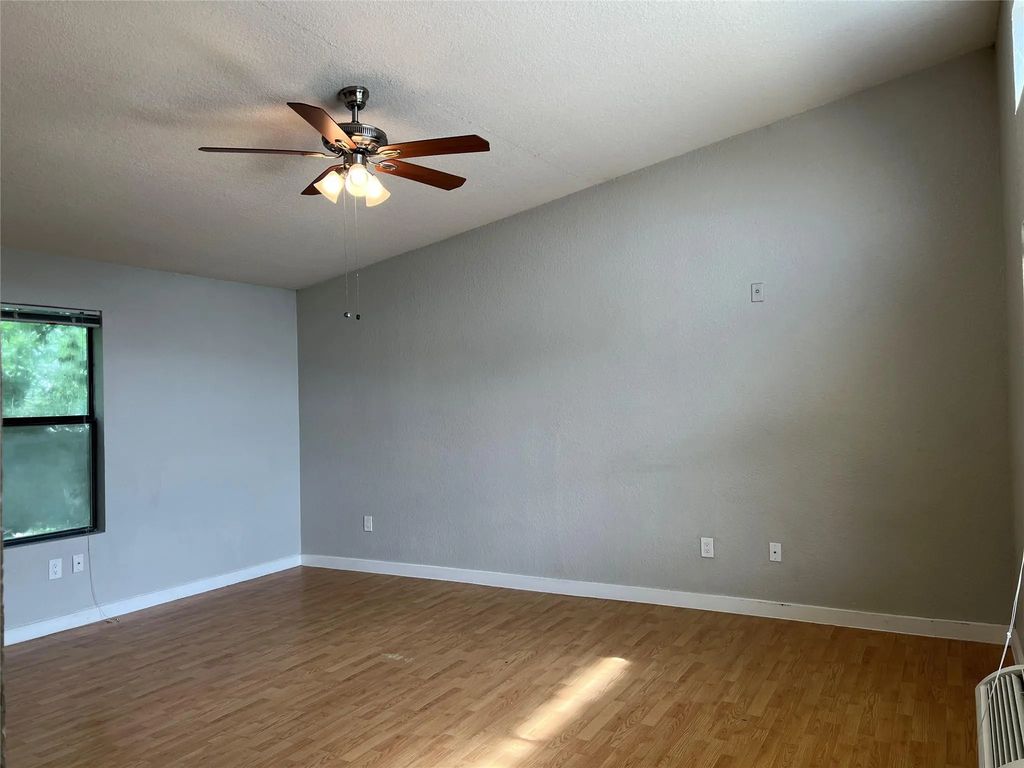701 W Sycamore Street 305, Denton