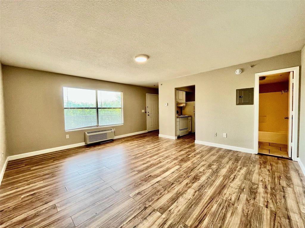 701 W Sycamore Street 205, Denton
