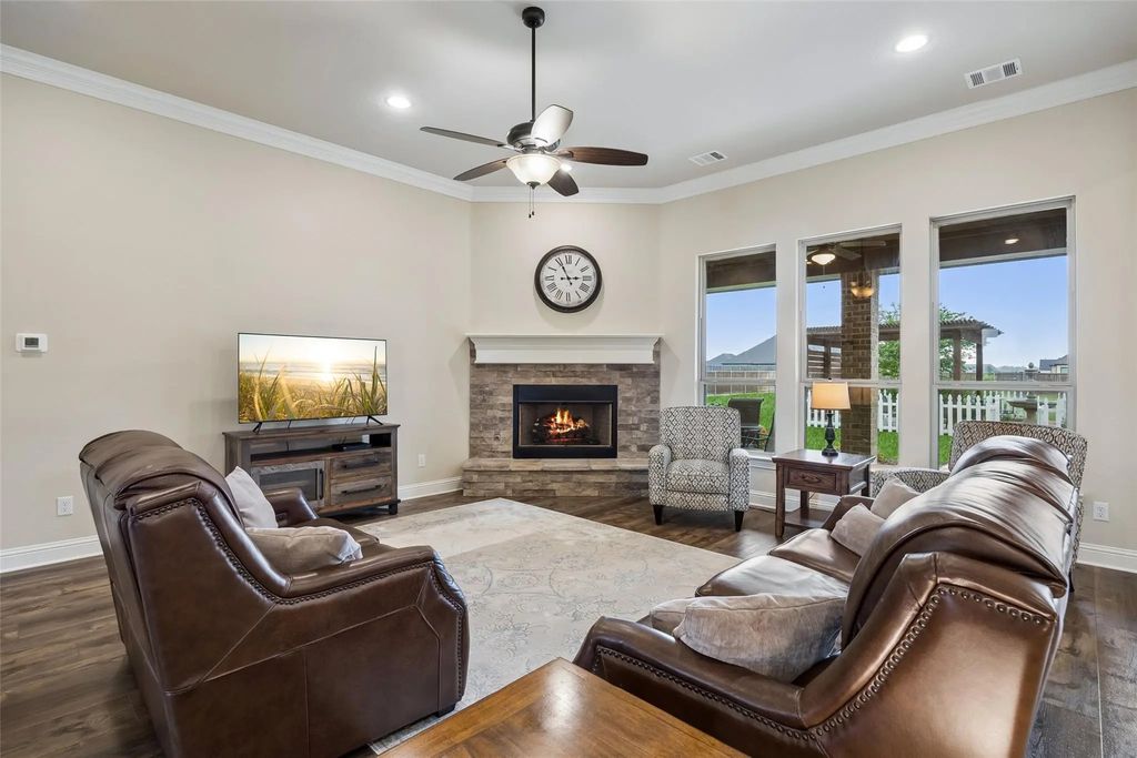8221 Palmer Lane, Waxahachie
