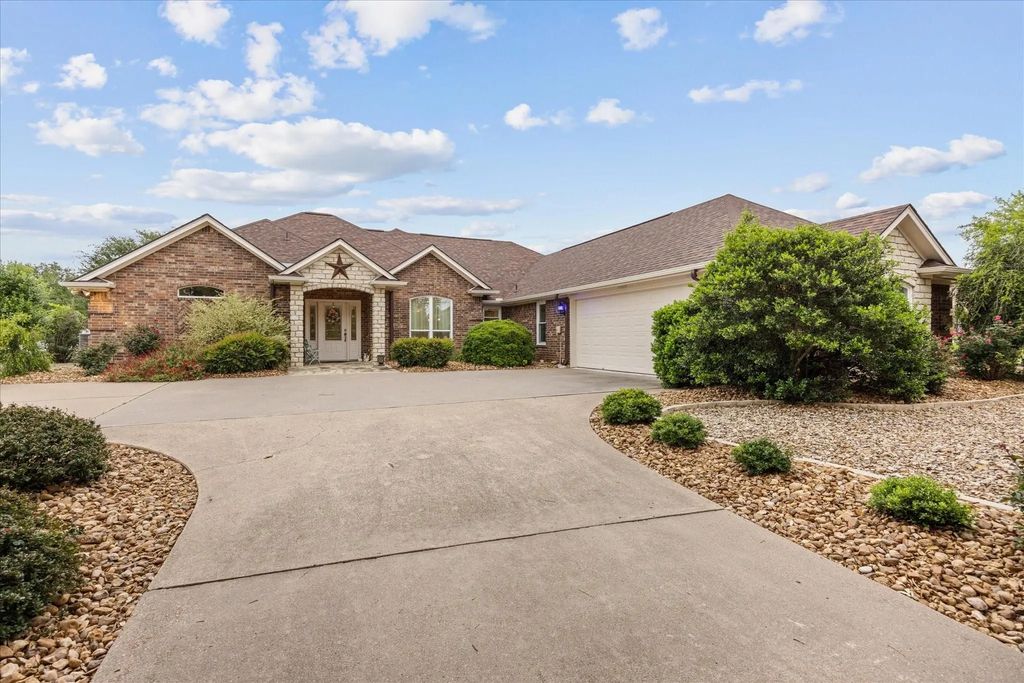 2102 Wood Duck Lane, Granbury