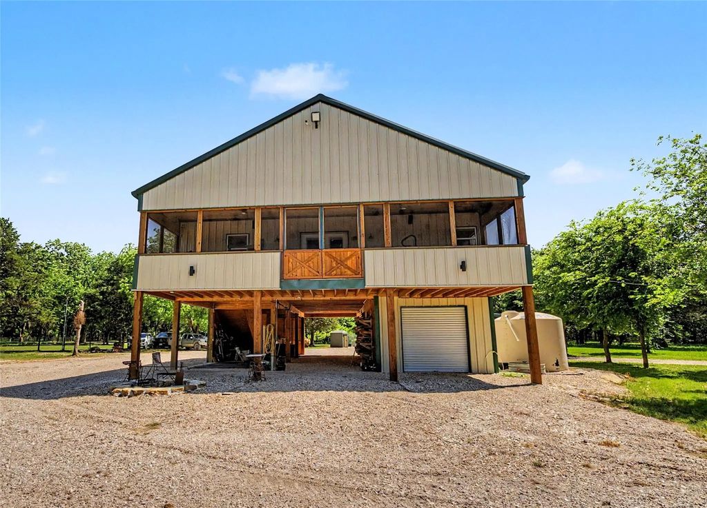 9439 County Road 103, Whitesboro