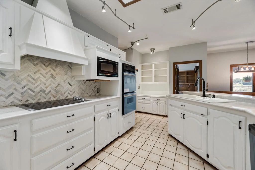 1040 County Road 3505, Quinlan