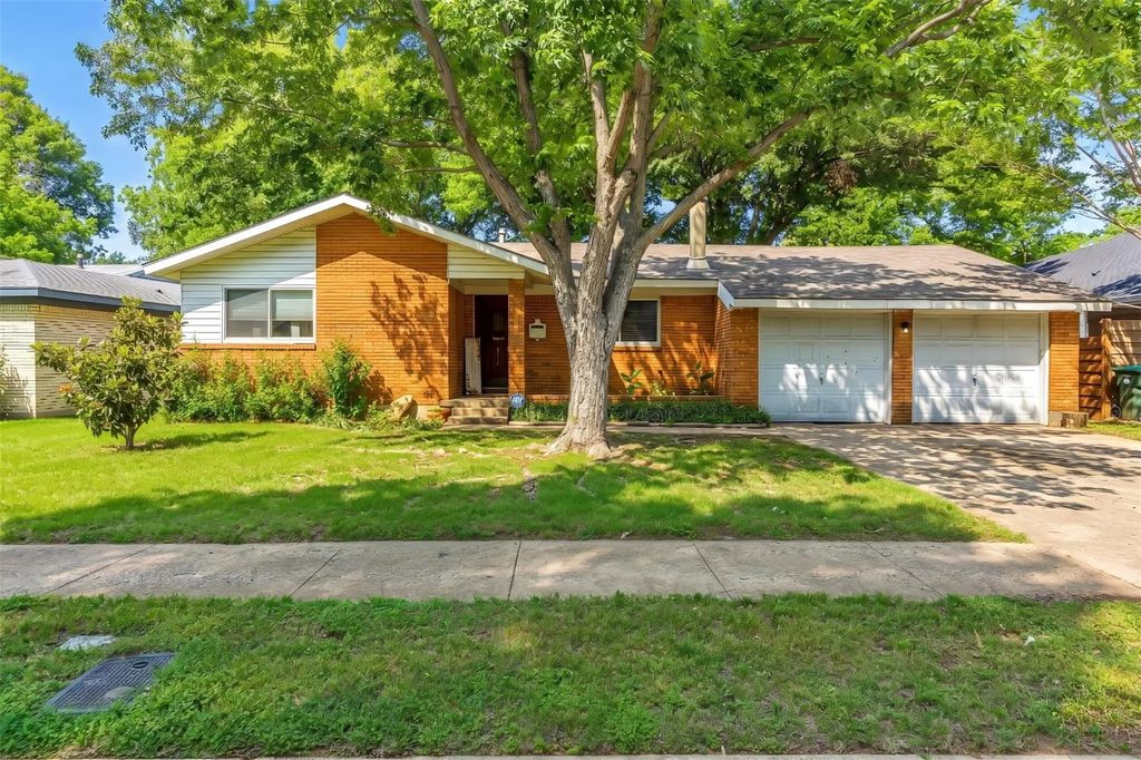 1916 Valley Lane, Arlington