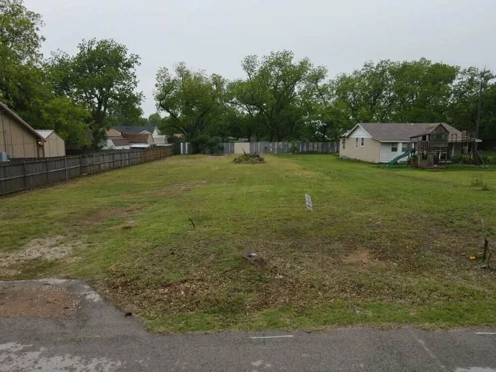 406 Maple Street, Aubrey