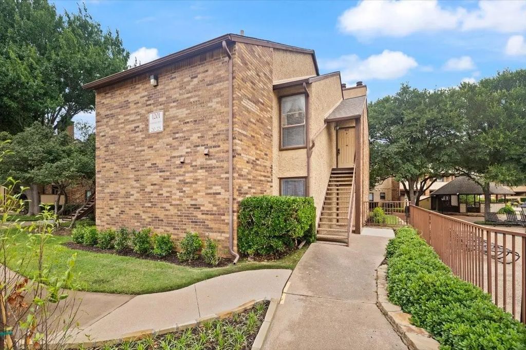 1201 Harwell Drive 225, Arlington