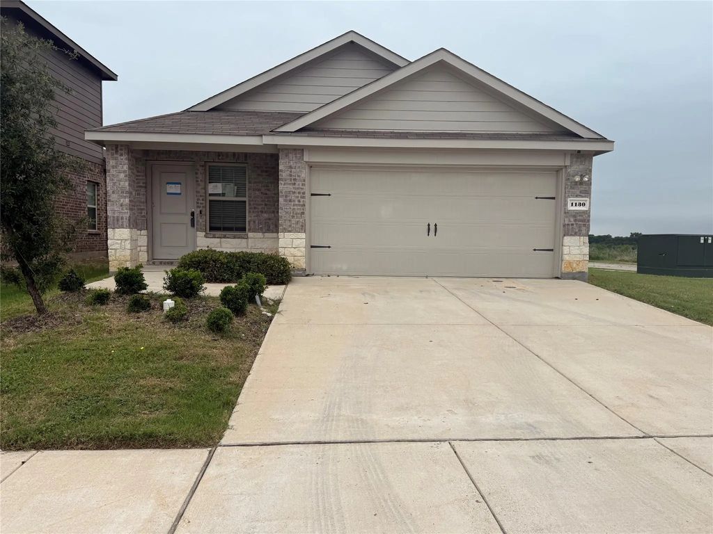 1130 Old Oaks Drive, Forney