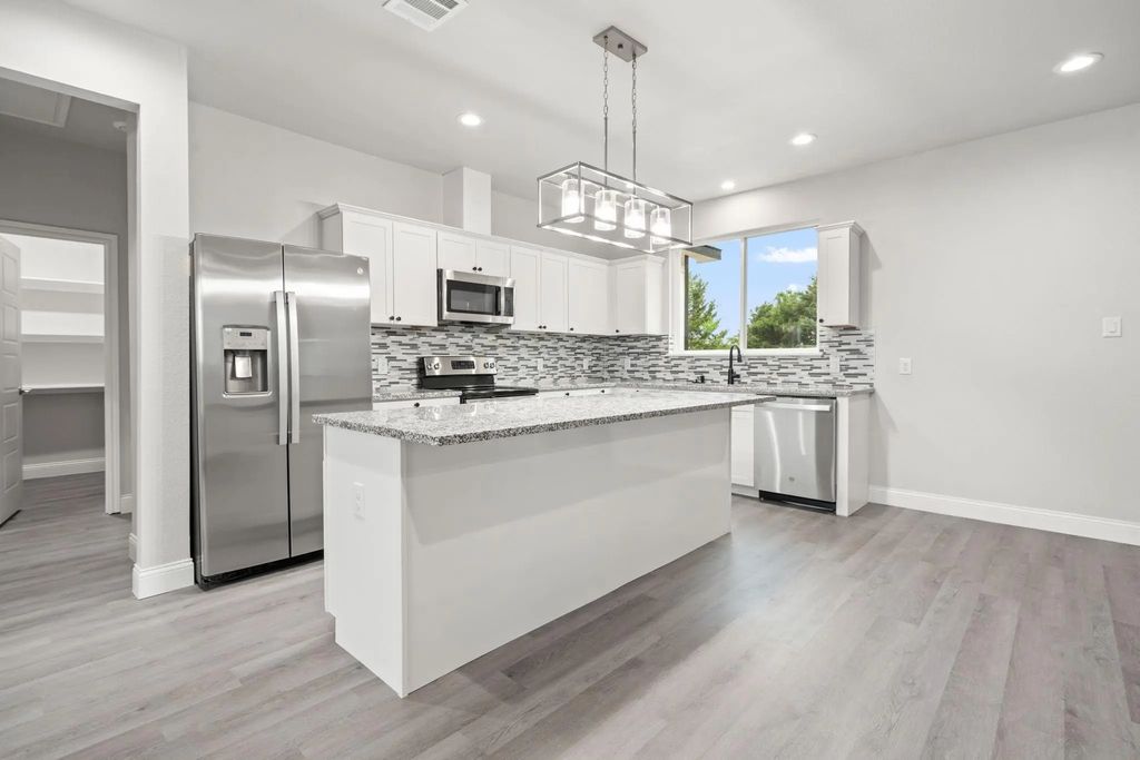 646 County Road 4109, Greenville