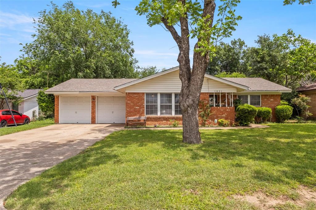 1021 Blue Lake, Fort Worth