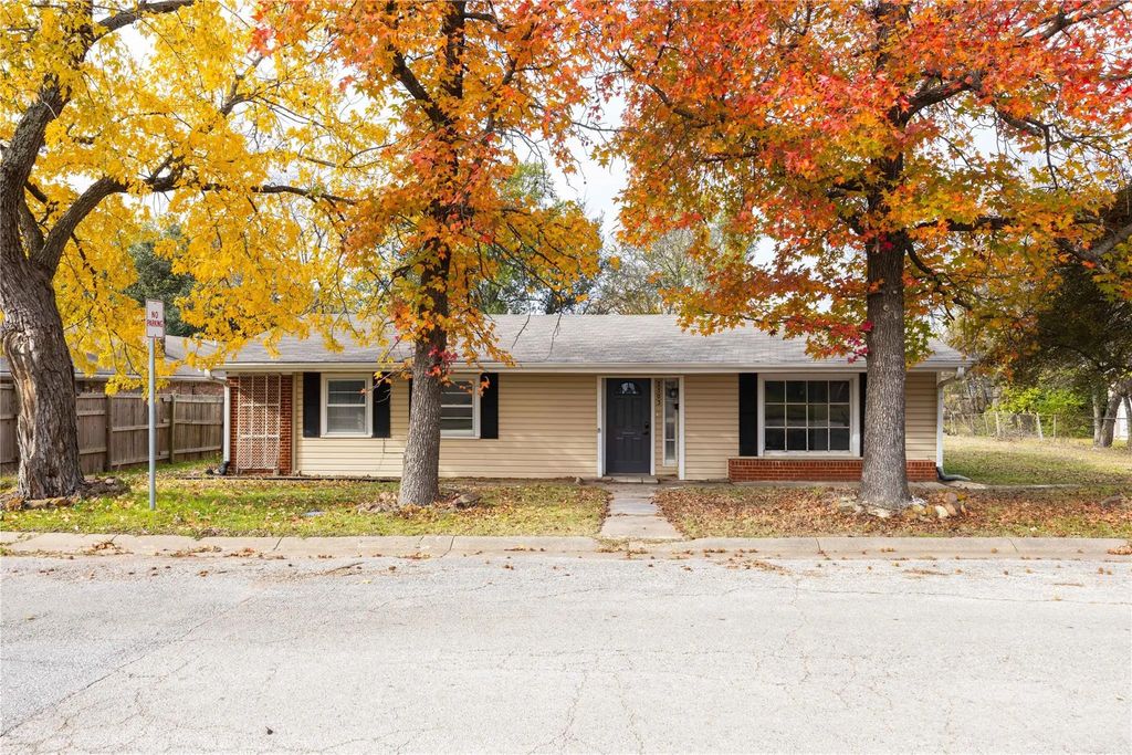 2503 Bois D Arc Street, Commerce