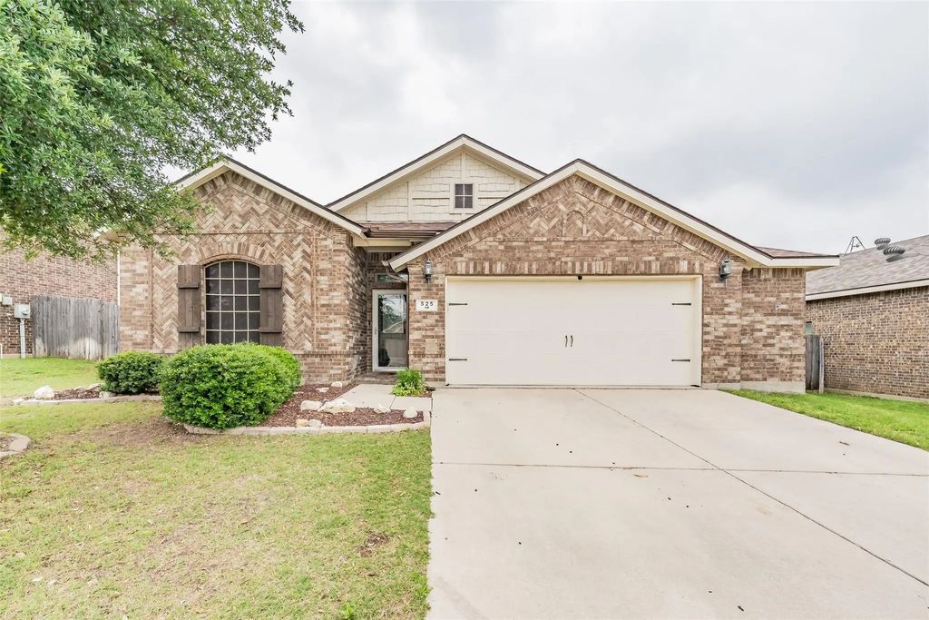 525 Foxcraft Drive, Fort Worth
