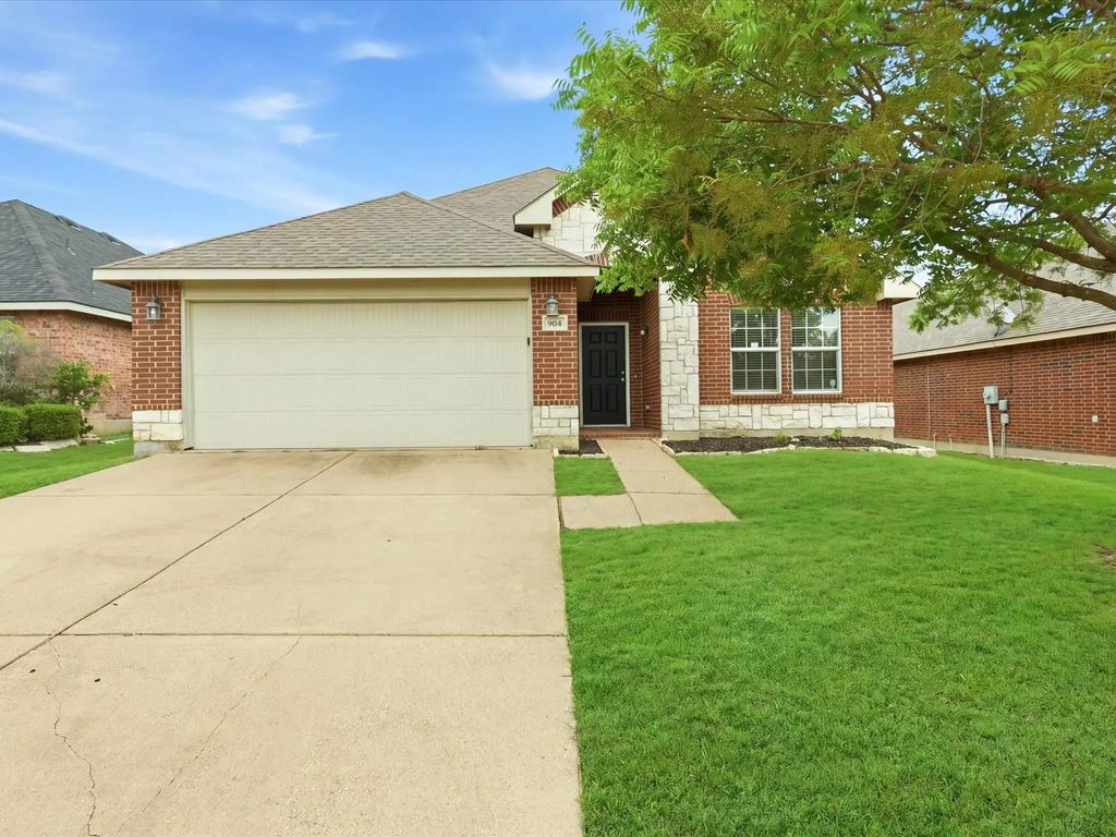 904 Grant Street, Burleson