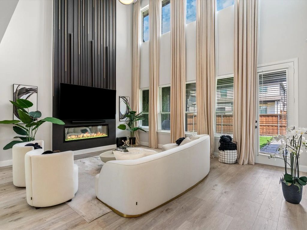 1815 Gresham Drive, Farmers Branch