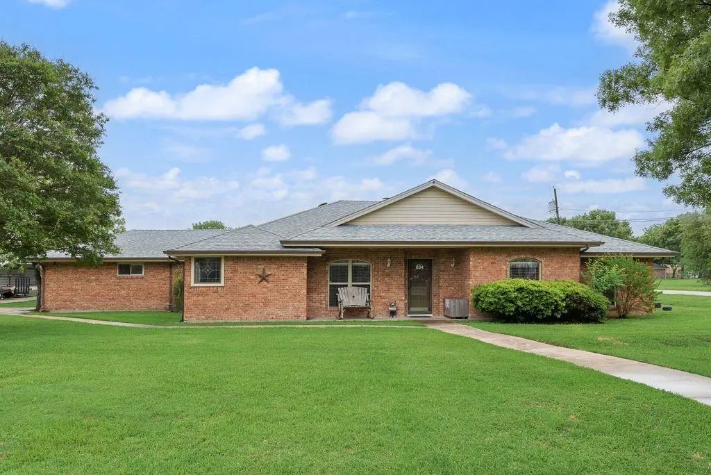 834 Rock Creek Lane, Red Oak