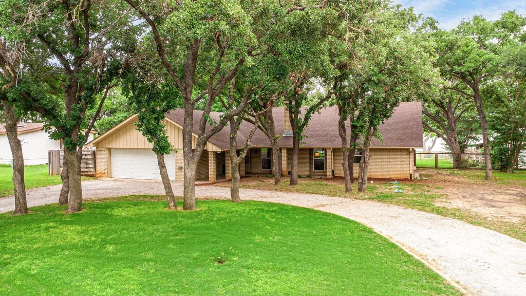 801 County Road 529, Eastland