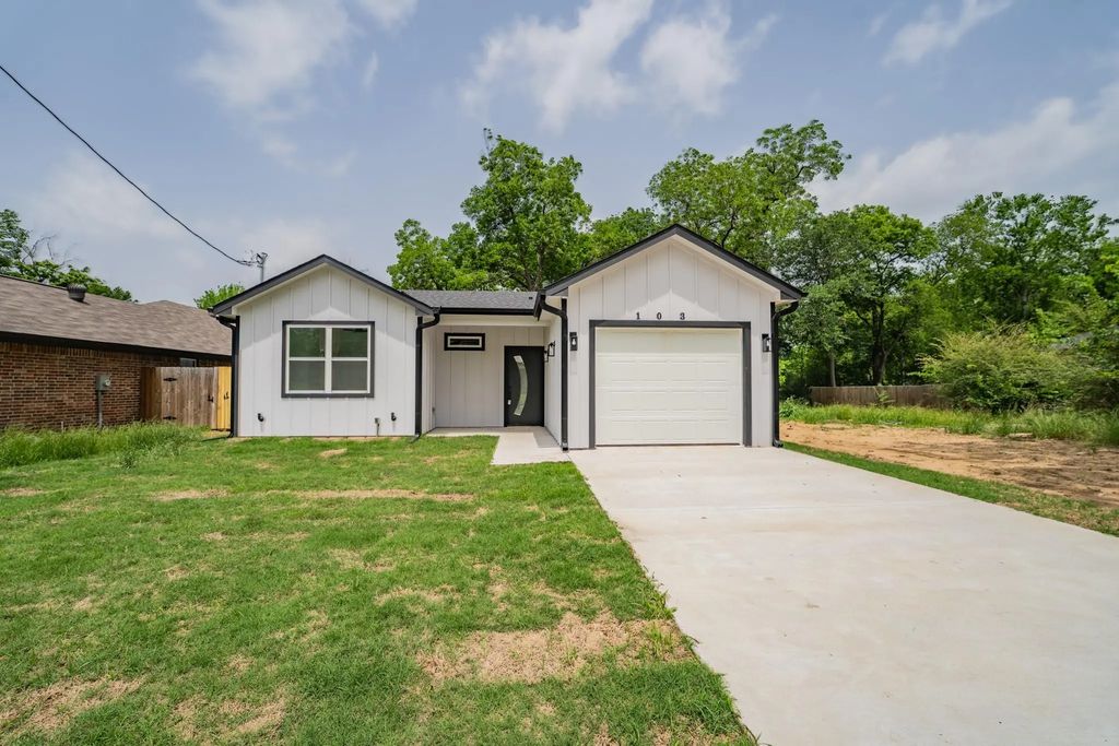 103 Ross Street W, Sulphur Springs