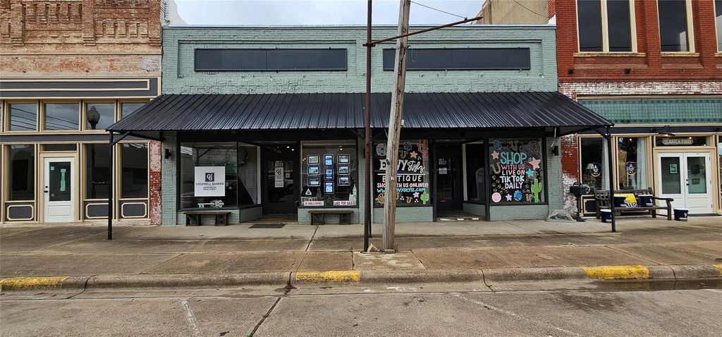 106 N Main Street, Grand Saline