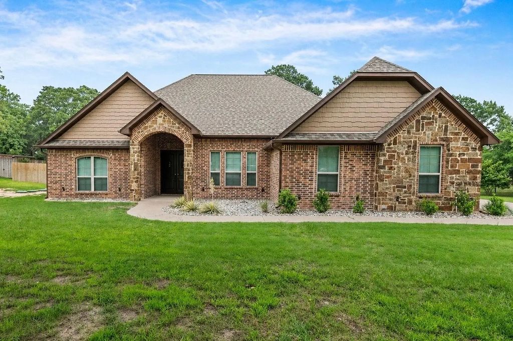 189 County Road 2321, Mineola