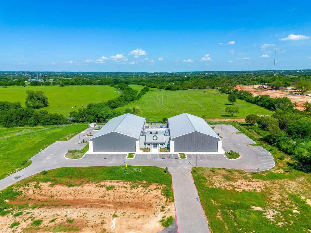 920 Tucker Way, Granbury
