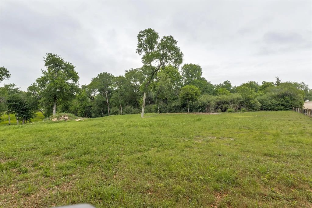 10011 Surrey Oaks Drive, Dallas