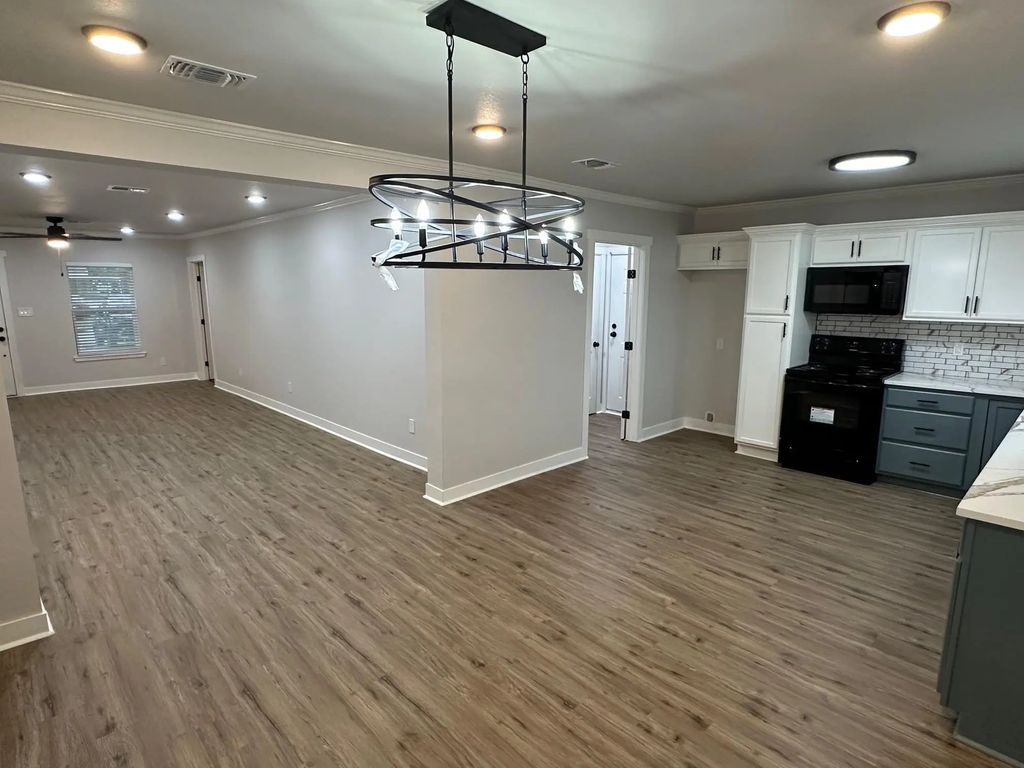 1606 Cherry Avenue, Corsicana
