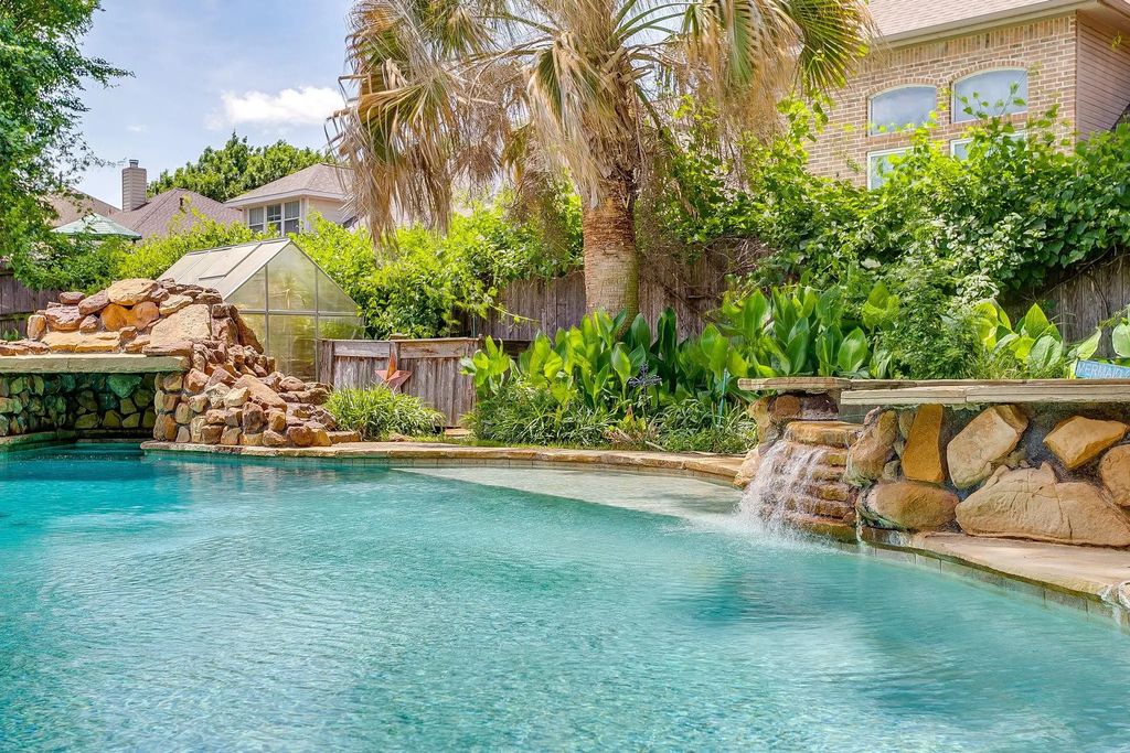2952 Masters Court S, Burleson