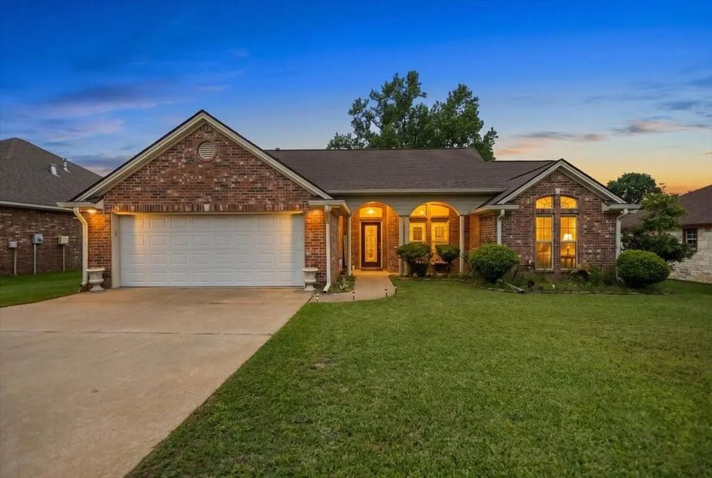 220 Sandstone Lane, Nacogdoches