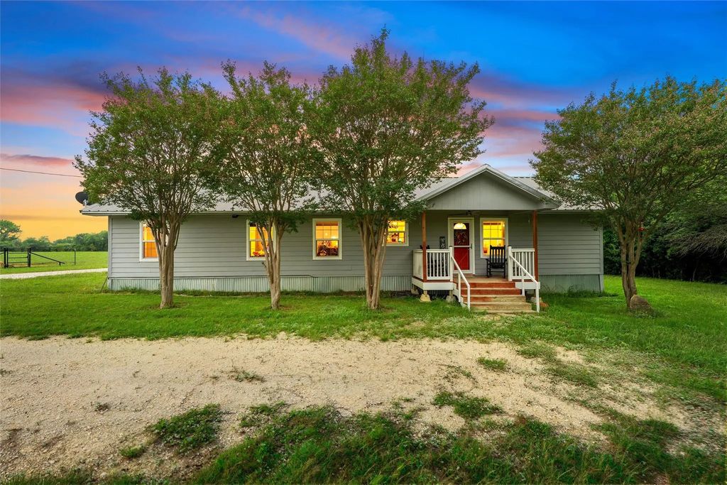 125 Private Road 245, Hillsboro