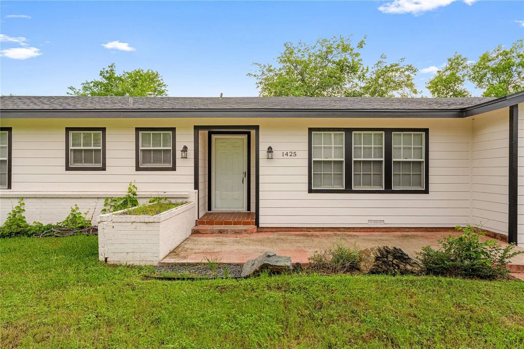 1425 Crow Drive, Waco