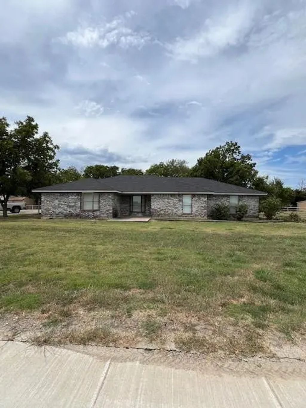 8006 State Highway 34, Ladonia