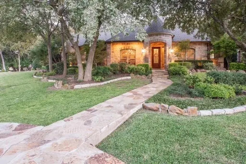 107 Avenida, Wylie